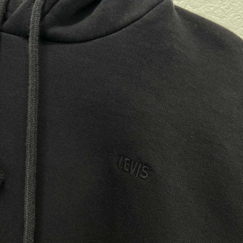 Levi’s Cropped Black Hoodie - Picture 4 of 4
